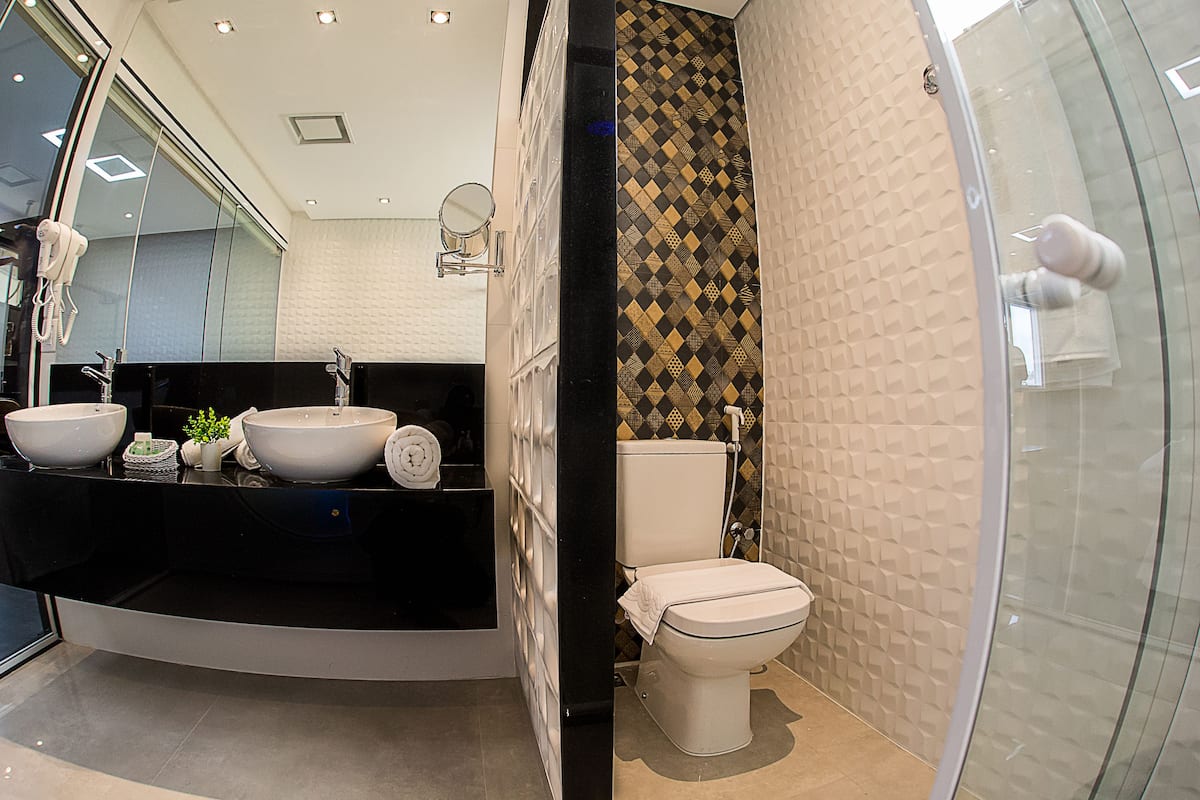 premium suite, 1 double bed | bathroom | shower, free toiletries, hair dryer, towels