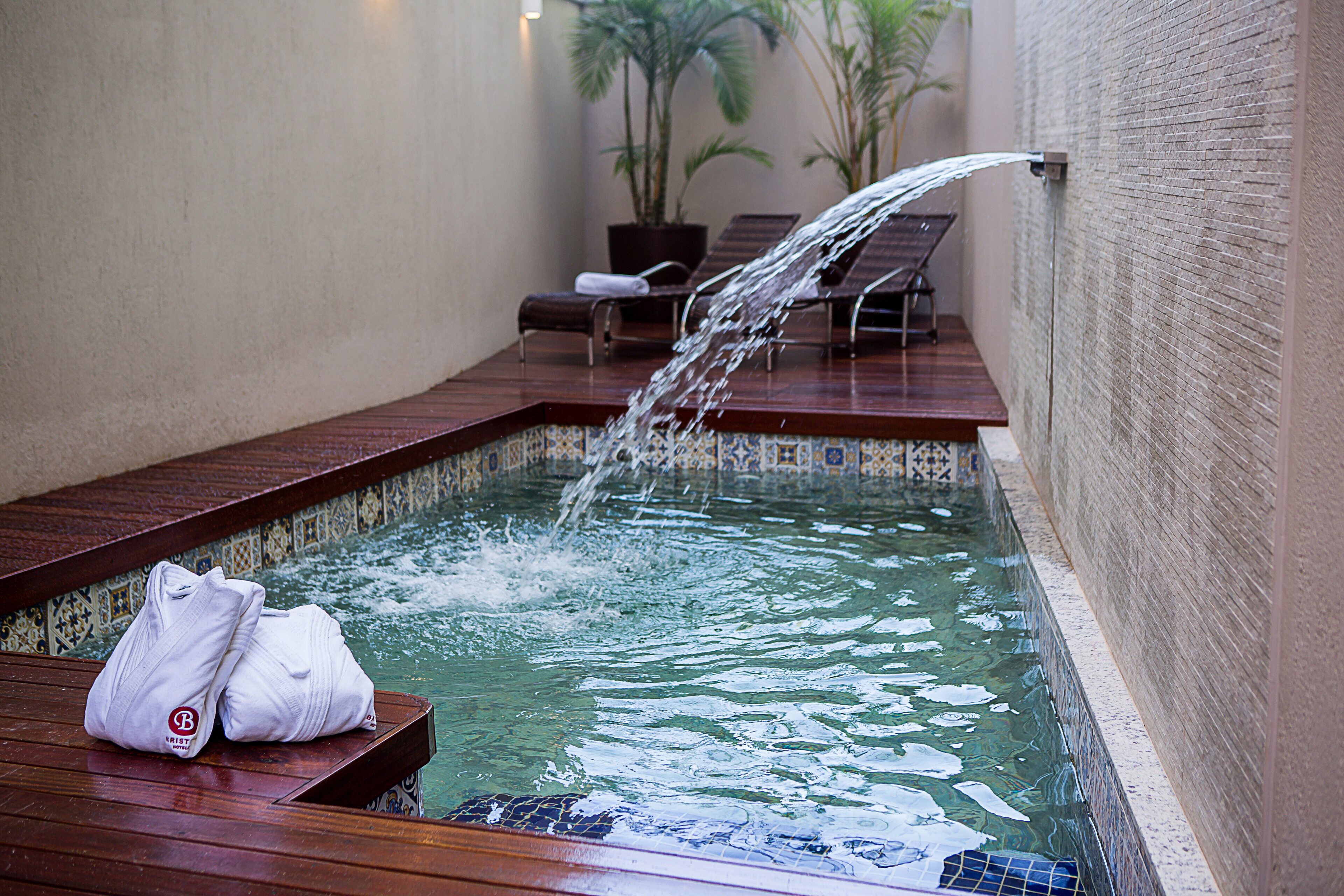 32-inch smart tv with cable channels, tv