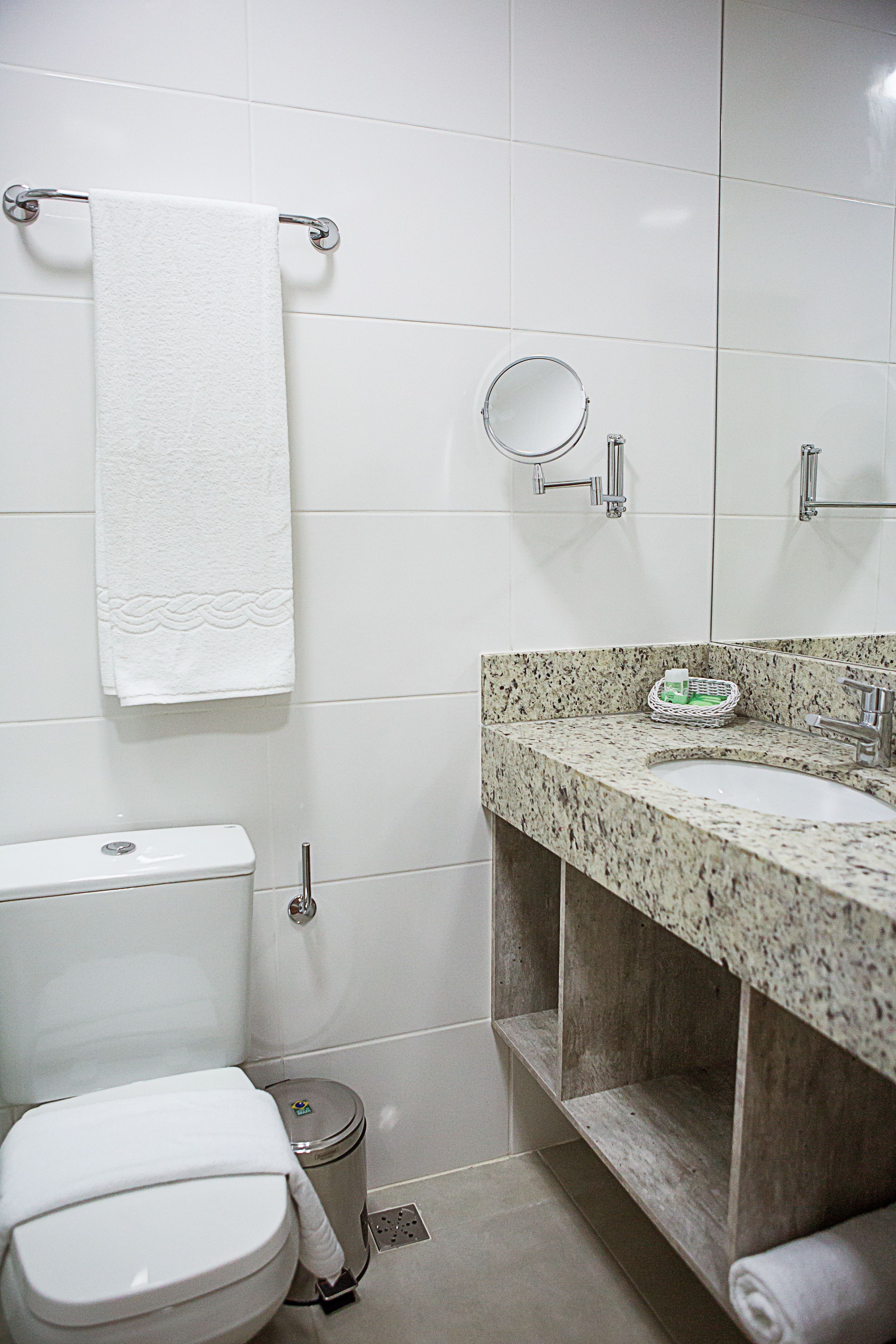 deluxe double room, 1 queen bed | hypo-allergenic bedding, minibar, in-room safe, desk