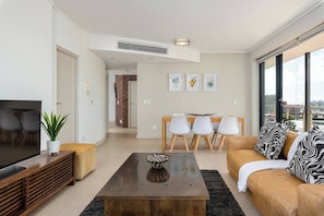 Apartment, 2 Schlafzimmer, Bergblick | Wohnbereich