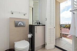 อพาร์ทเมนท์, 2 ห้องนอน, วิวภูเขา | ห้องน้ำ | ฝักบัวในอ่างอาบน้ำ, ของใช้ในห้องน้ำฟรี, ไดร์เป่าผม, ผ้าเช็ดตัว