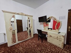 Deluxe Apartment | Desk, laptop workspace, soundproofing, free WiFi