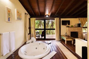 Premium Chalet | Private spa tub