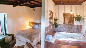 Een hotelkamer met een bed, een stoel en een badkamer met een bad.