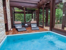 Design Chalet | Living area | LCD TV, fireplace