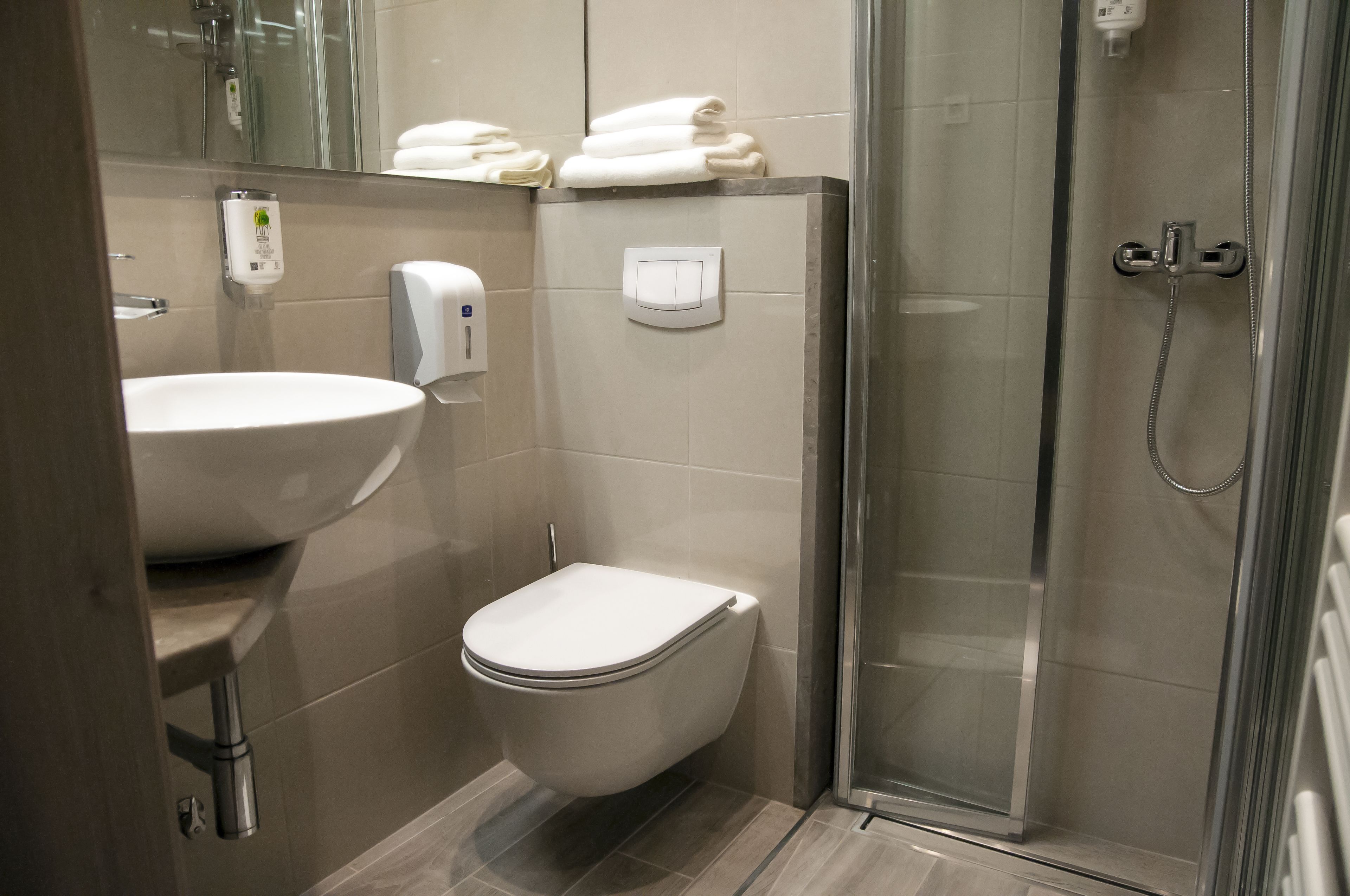 triple room, shared bathroom | bathroom | towels