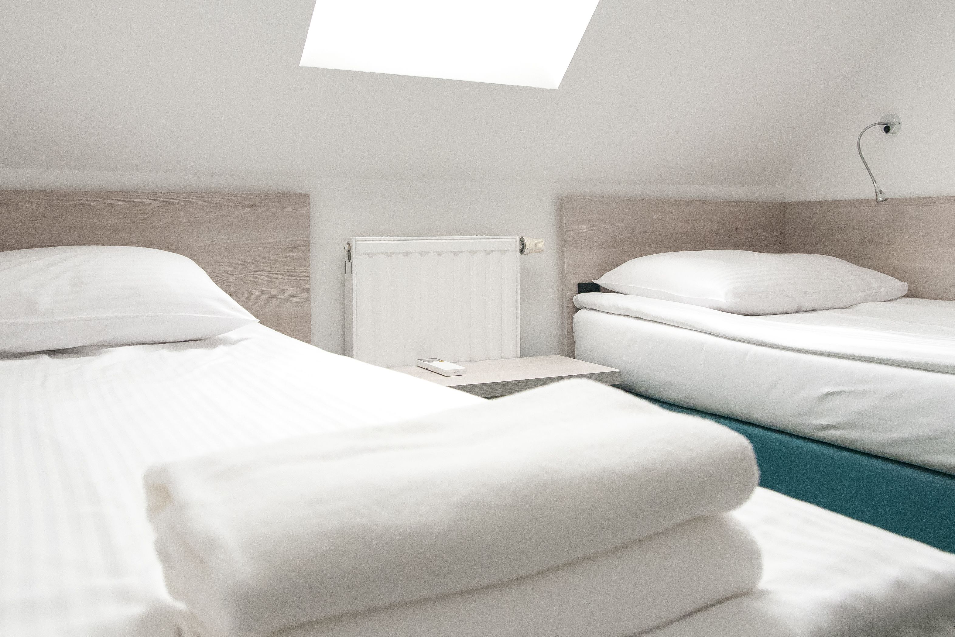 economy twin room | soundproofing, cots/infant beds, free wifi, bed sheets