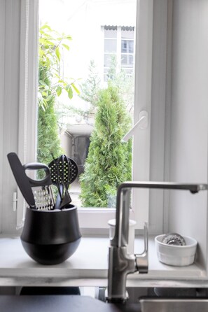 Suite Le Seze | Private kitchen | Fridge, microwave, stovetop, dishwasher - MHL - Maison Hotel Lyon (Lyon)