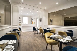 Desayuno bufé gratuito y diario