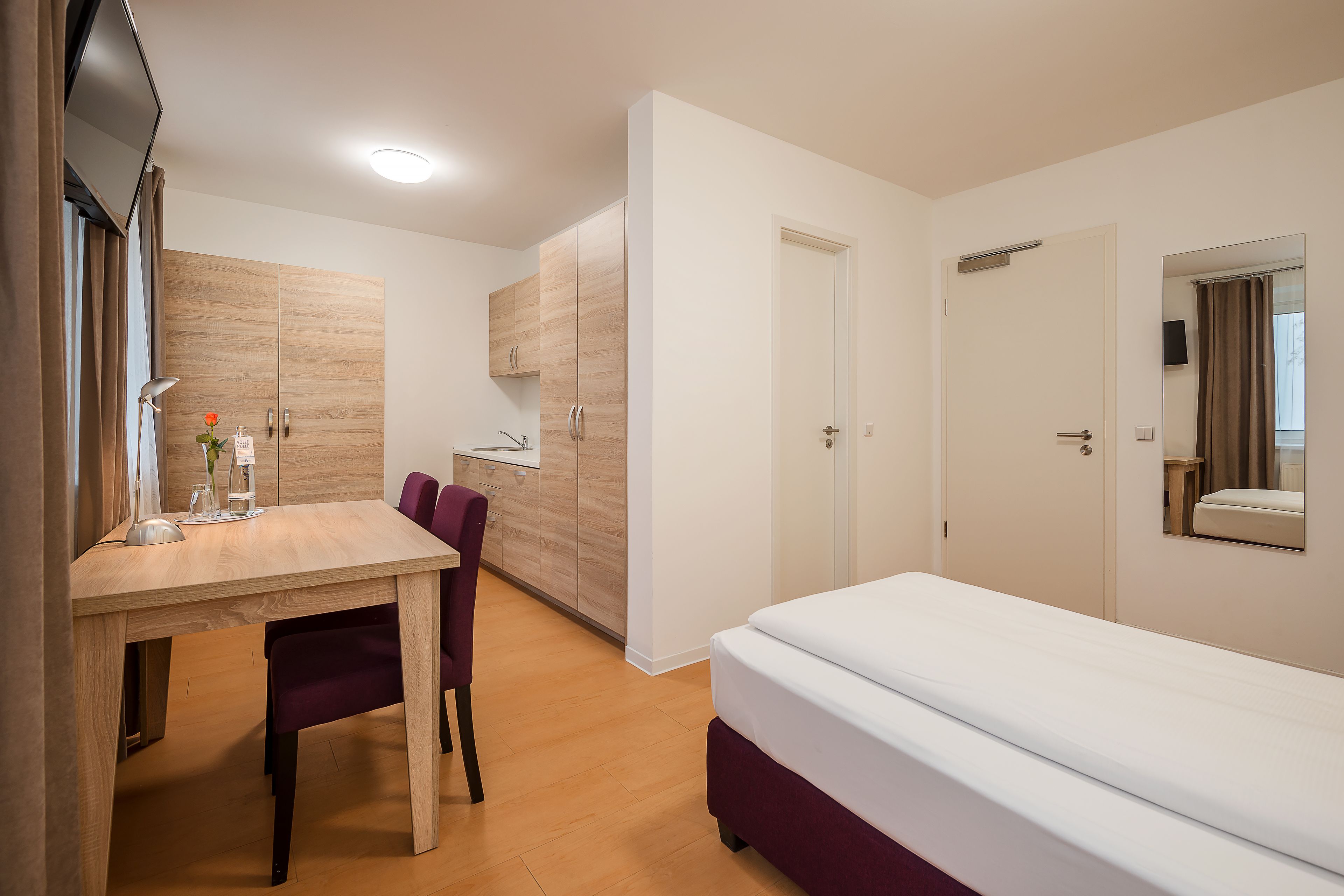 standard single room (2) | desk, soundproofing, iron/ironing board, free wifi