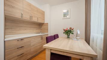 Standard-Einzelzimmer (2) | Eigene Küche | Kühlschrank, Mikrowelle, Wasserkocher mit Kaffee-/Teezubehör
