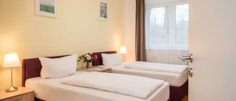 Standard Double Room (2) | Desk, soundproofing, iron/ironing board, free WiFi