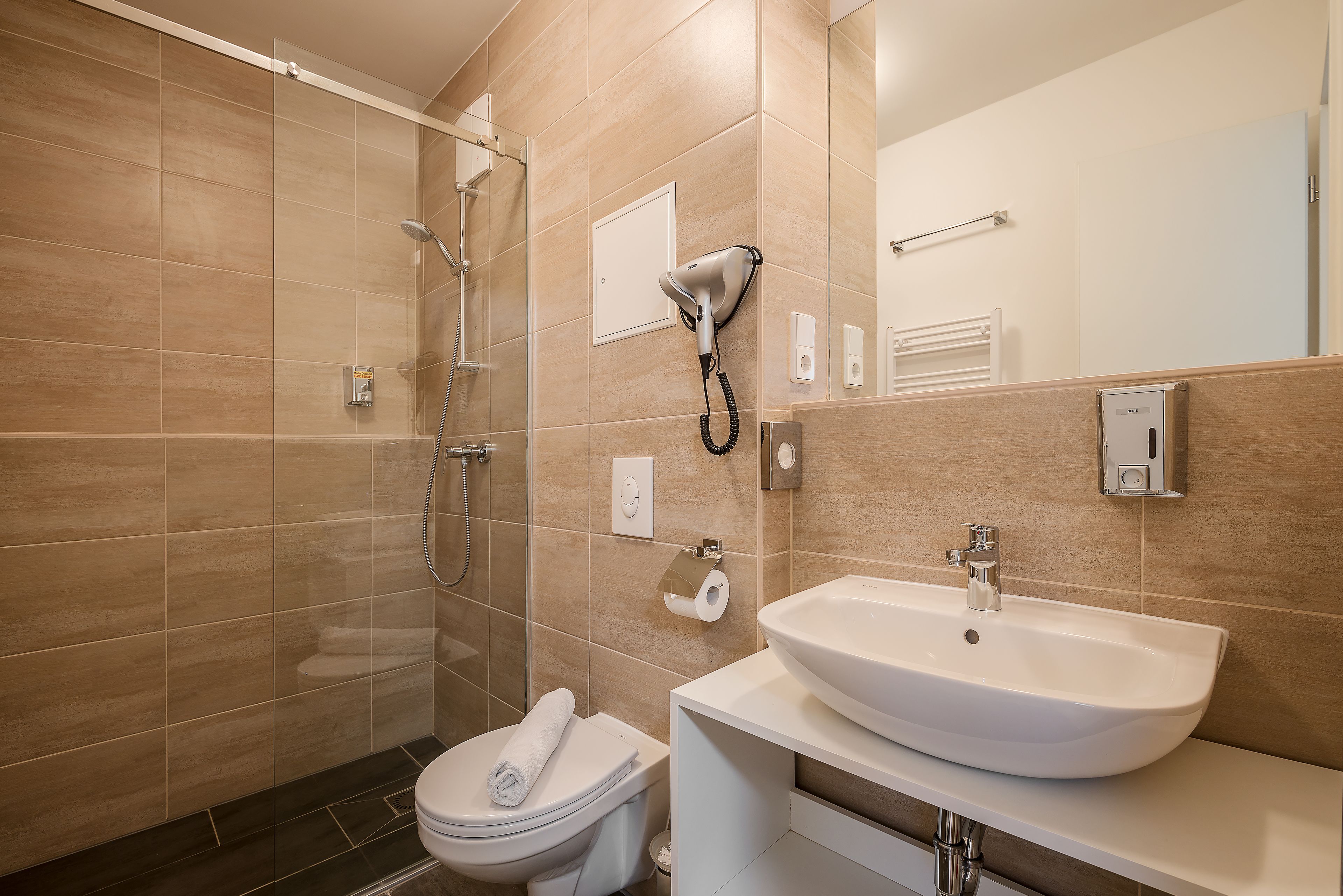 shower, free toiletries, towels