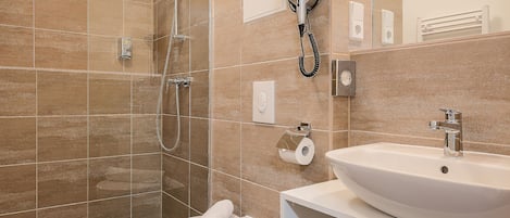 Shower, free toiletries, towels