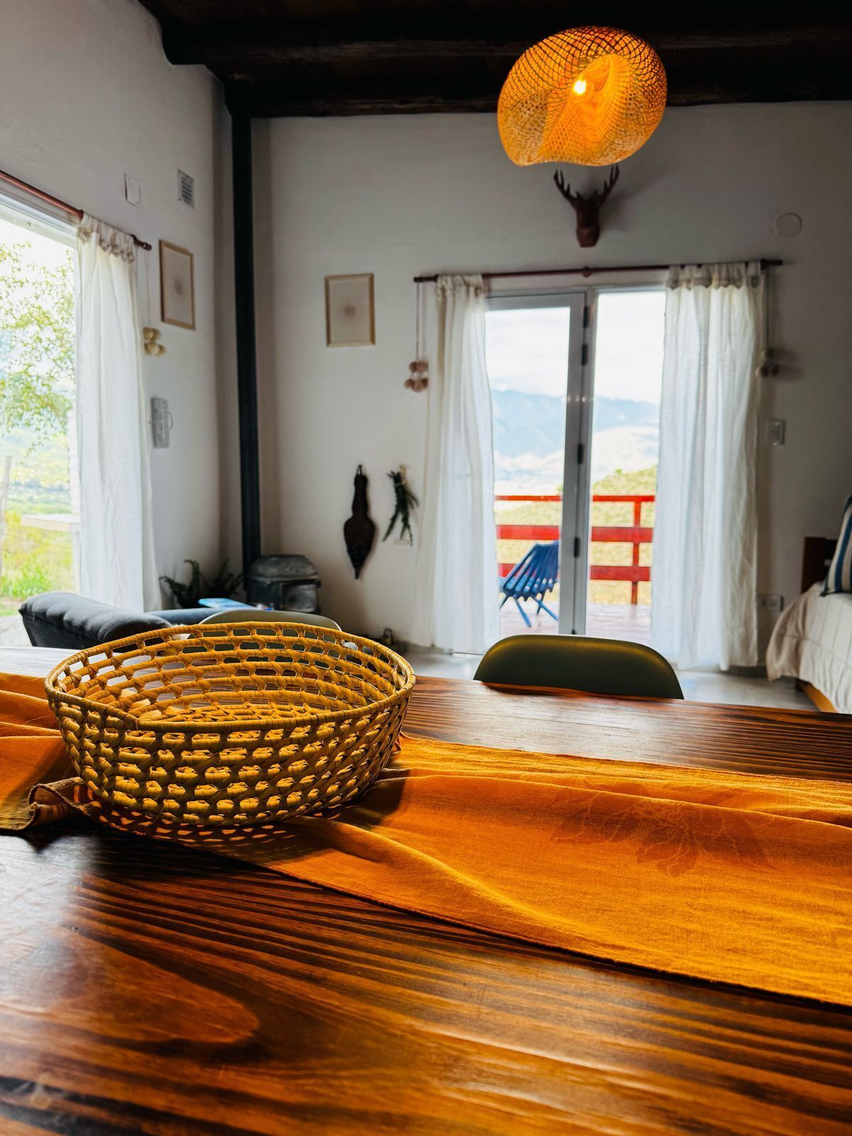 Cabana, vista para o vale | Área de estar | TV de tela plana, lareira