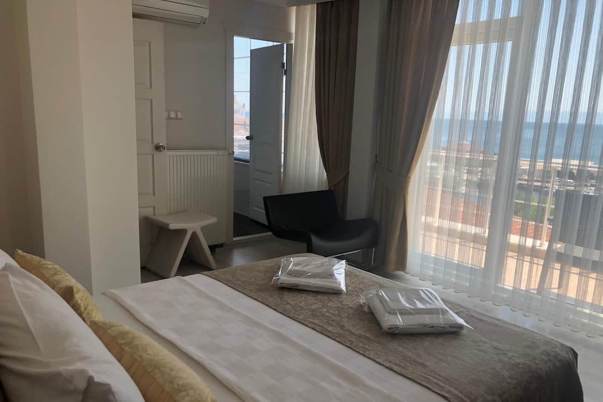 1 bedroom, minibar, desk, soundproofing