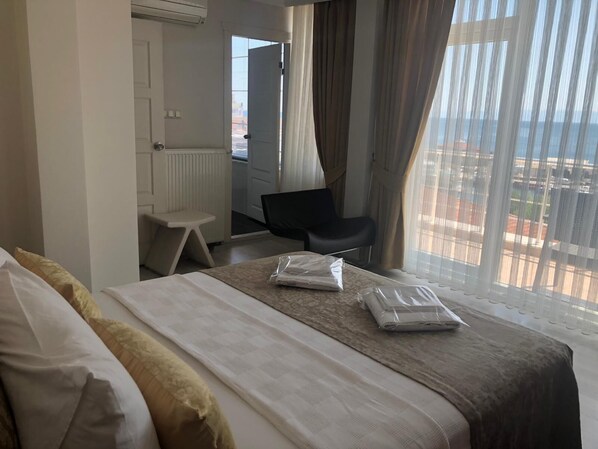 1 sovrum, minibar, skrivbord och ljudisolering