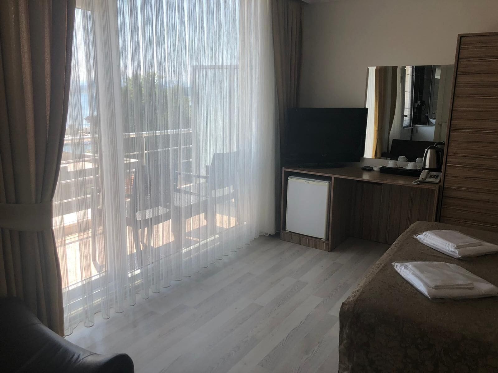 honeymoon suite | 1 bedroom, minibar, desk, soundproofing