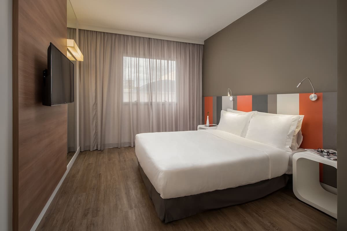 Standard PwD Disability Access - 1 Double Bed | Minibar, Zimmersafe, Verdunkelungsvorhänge, kostenloses WLAN