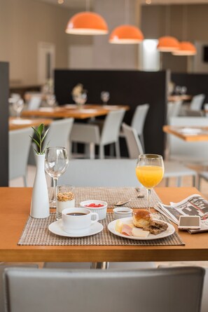 Free daily buffet breakfast