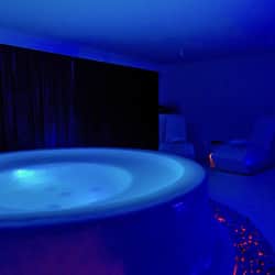 室內 Spa 池