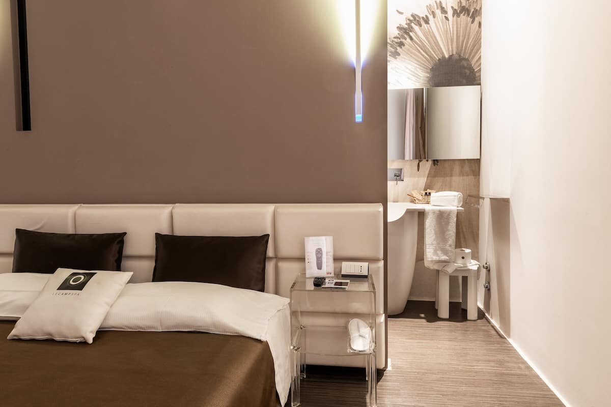 1 bedroom, Frette Italian sheets, premium bedding, down duvets