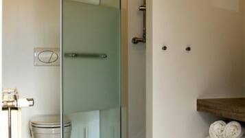 Deluxe Double Room, 1 King Bed | Bathroom | Shower, free toiletries, hair dryer, towels