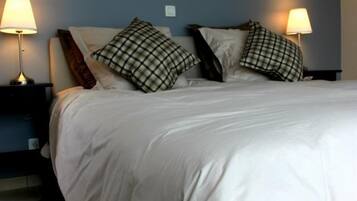 Deluxe Double Room, 1 King Bed | Free WiFi