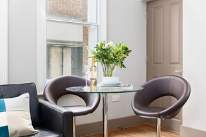 Living area - One Bed Serviced Apts near Oxford Street (London)