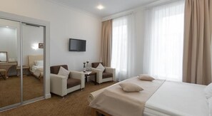 Suite | Hochwertige Bettwaren, Minibar, Schreibtisch, Babybetten
