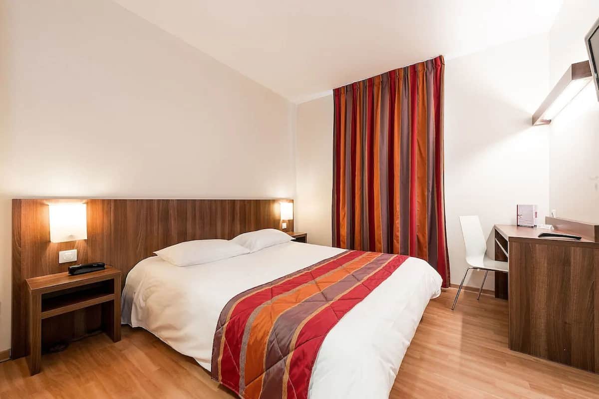 double room | desk, free wifi, bed sheets