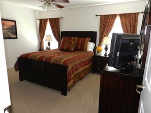 Townhome - 4 sovrum - privat pool | 1 sovrum, individuell inredning, unika möbler och skrivbord