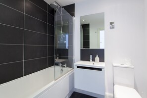 Classic Apartment, 1 Bedroom, City View | Bathroom - London Bridge Serviced Apartments by MySquare (London)