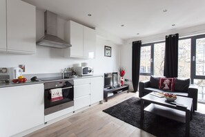 Classic Apartment, 1 Bedroom, City View | Private kitchen - London Bridge Serviced Apartments by MySquare (London)