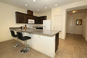 Townhome, 4 Bedrooms | Private kitchen