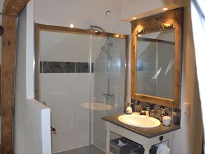 Phòng Suite tiện nghi đơn giản, có phòng tắm riêng, quang cảnh vườn (2 Chambres) | Phòng tắm