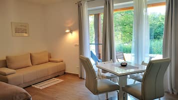 Comfort Studio, Accessible, Ensuite (Mountain/River 12,21,31) | Interior