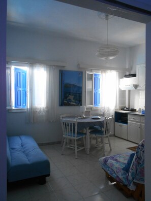 Full-size fridge, oven, stovetop, espresso maker - Meltemia Studios Samos (Samos)