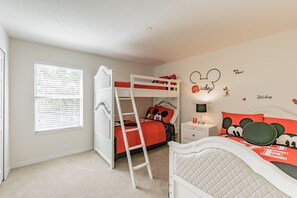 Casa, 4 habitaciones, baño privado | Habitación temática infantil