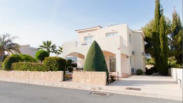 Mặt tiền nơi lưu trú