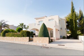 Mặt tiền nơi lưu trú