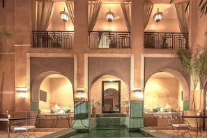 Down comforters, pillowtop beds, minibar, individually decorated - Le Medina Privilége Riad & Spa (Marrakech)