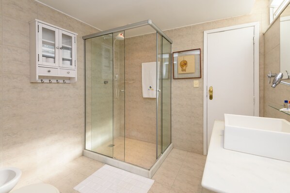 Economy Apartment | Bathroom | Shower, bidet, towels, soap