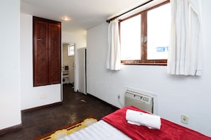 Economy Apartment | WiFi, bed sheets