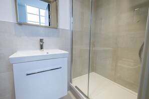 Studio Comfort, 1 Tempat Tidur Double dengan tempat tidur Sofa | Kamar mandi | Pengering rambut dan handuk