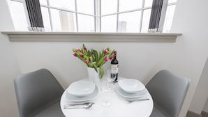 Comfort Studio, 1 Double Bed with Sofa bed | In-room dining