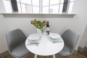 Comfort Studio, 1 Double Bed with Sofa bed | In-room dining