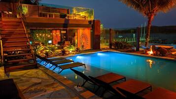 Outdoor pool, sun loungers