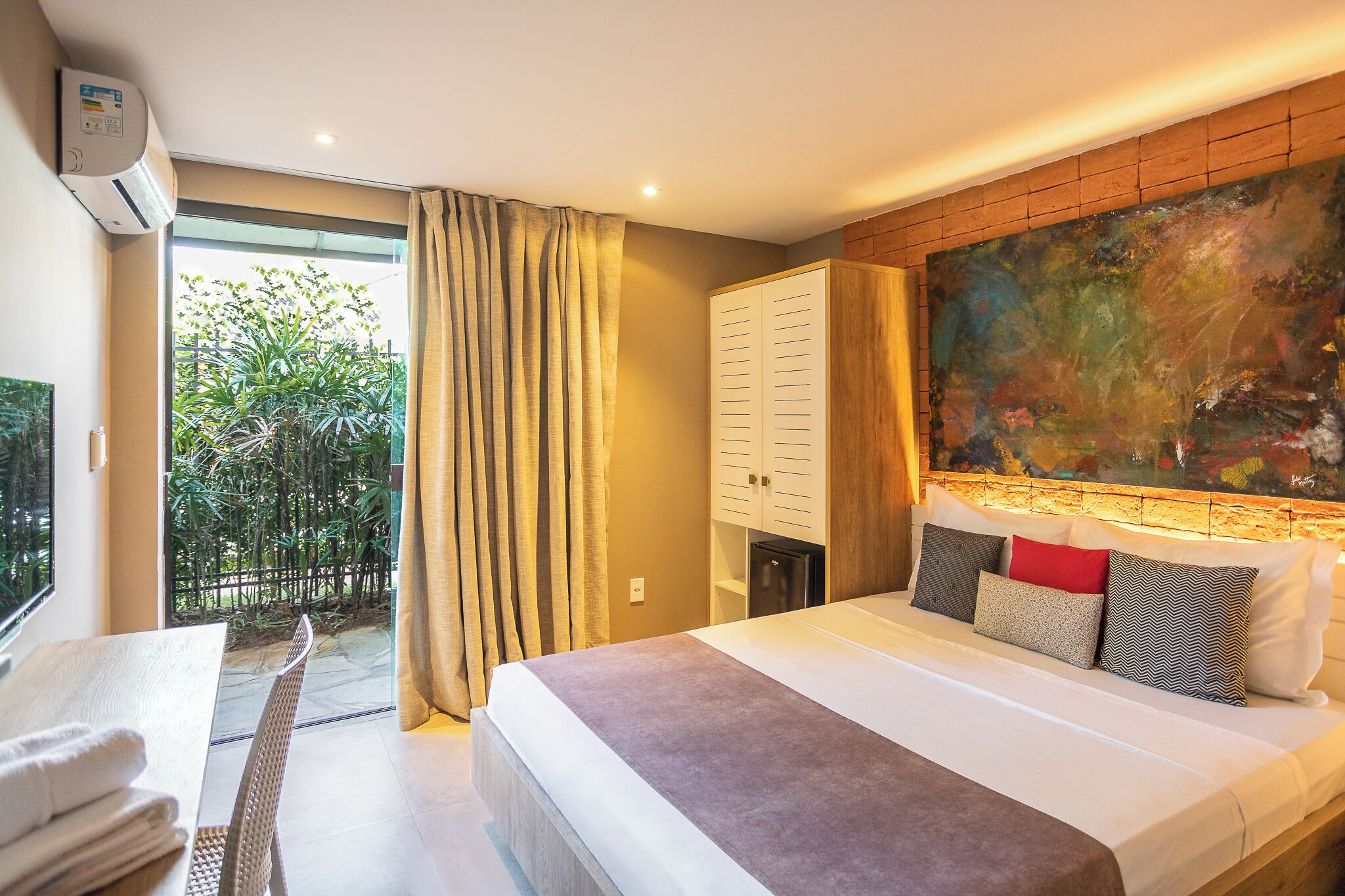 Standard Room | Minibar, blackout drapes, free WiFi, bed sheets