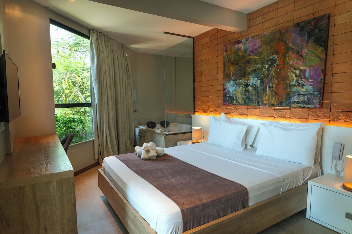 Deluxe Double Room, Jetted Tub